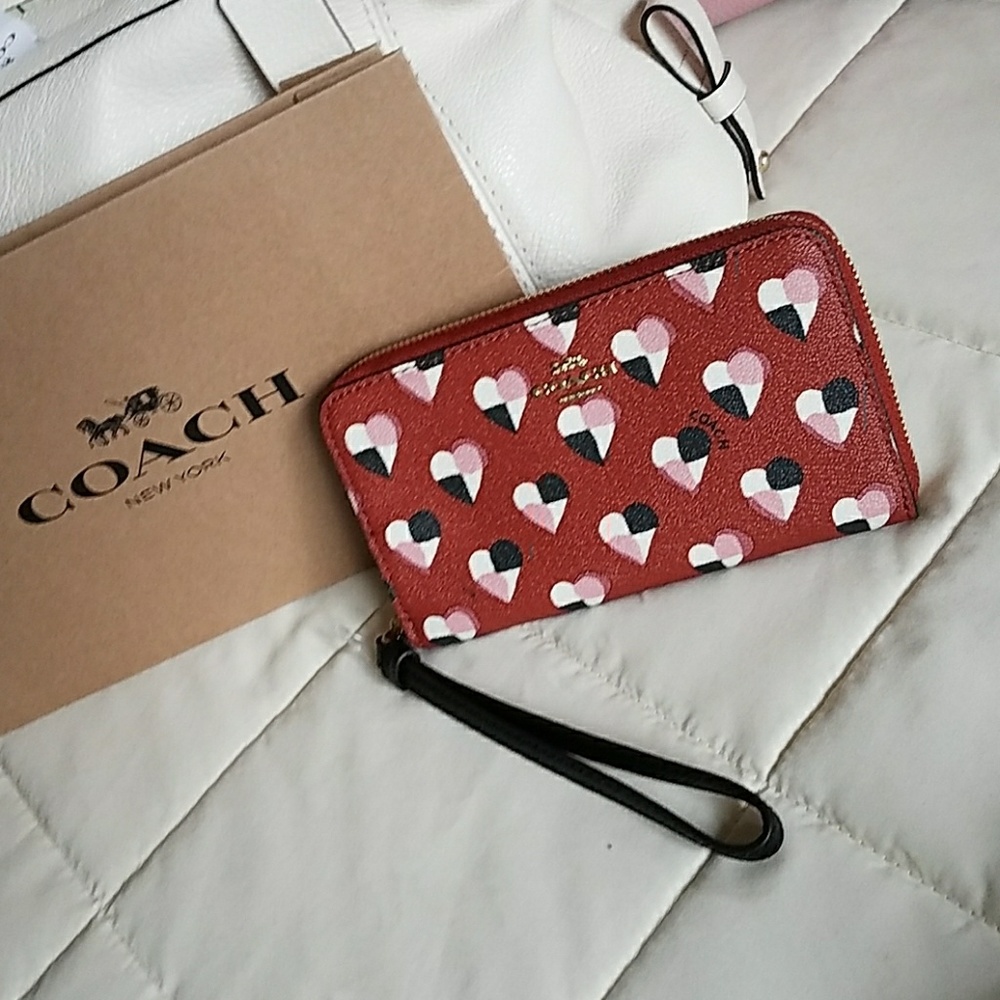 **SOLD*Coach Hearts Accordion Zip Wristlet Wallet